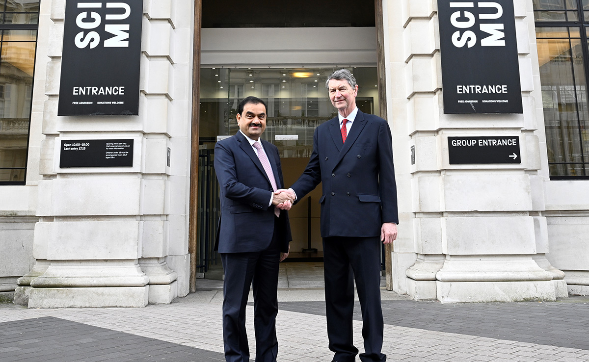 "हम अतीत को भविष्य से जोड़ने वाला पुल", लंदन साइंस म्यूज़ियम में अदाणी ग्रीन एनर्जी गैलरी के उद्घाटन पर गौतम अदाणी