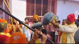 Lathmar Holi 2024: गृह राज्य मंत्री जवाहर सिंह बेडम पर चढ़ा फगुआ रंग, डीग में खेली लठमार होली&nbsp;