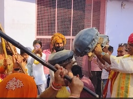 Lathmar Holi 2024: गृह राज्य मंत्री जवाहर सिंह बेडम पर चढ़ा फगुआ रंग, डीग में खेली लठमार होली 