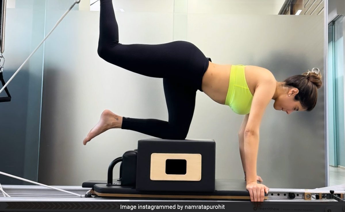 Janhvi Kapoor Just "Working On Those Glutes" Should Be Your Fitness Motivation Of The Day