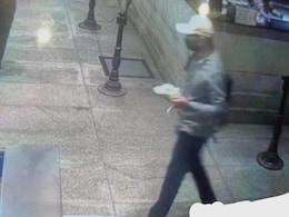 बेंगलुरु धमाका : CCTV में कैद हुआ संदिग्ध आरोपी, पुलिस ने हिरासत में लेकर शुरू की पूछताछ बेंगलुरु धमाका : CCTV में कैद हुआ संदिग्ध आरोपी, पुलिस ने हिरासत में लेकर शुरू की पूछताछ