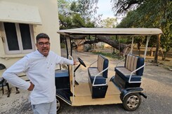 रेलवे अधिकारियों ने कबाड़ से बना दिया विंटेज कार रेलवे अधिकारियों ने कबाड़ से बना दिया विंटेज कार