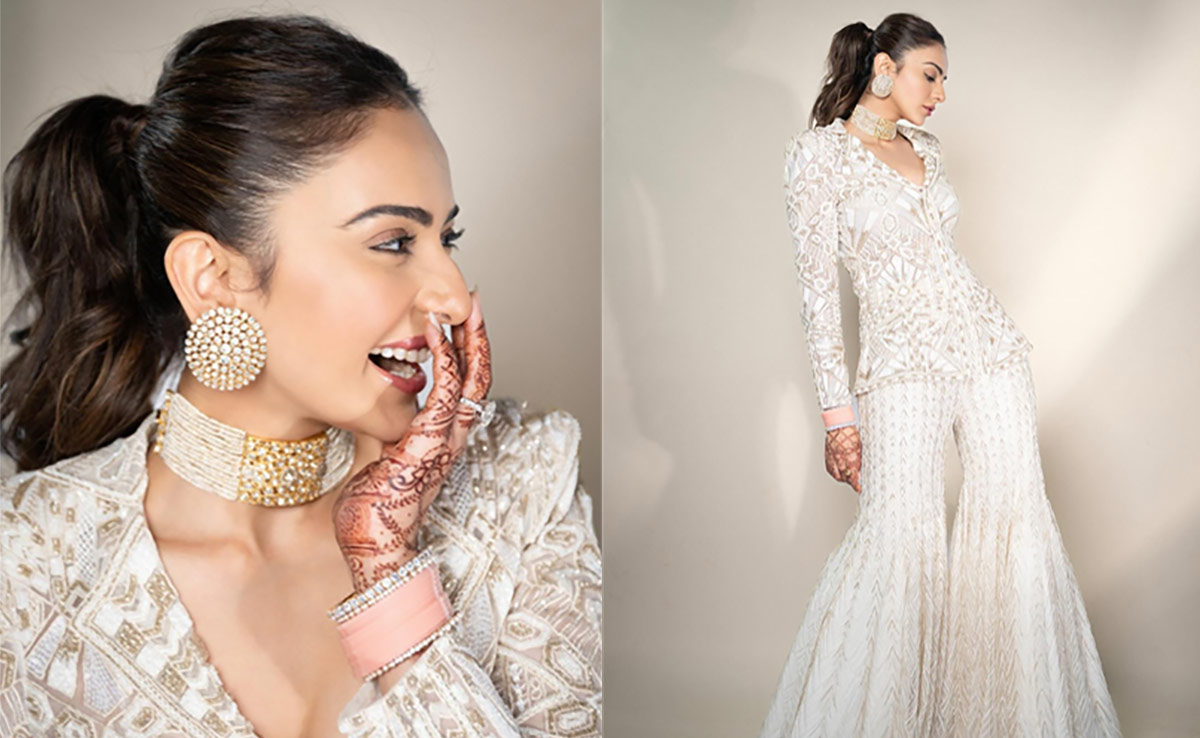 Rakul Preet Singh's Shimmering Ritika Mirchandani <i>Sharara</i> Set With Pink Bridal <i>Chooda</i> "Izza Vibe" Indeed