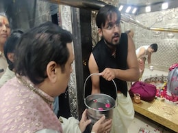 Govinda In Ujjain: महाकाल के दरबार में पहुंचें एक्टर गोविंदा, नंदी के कान में मांगी अपनी मन्नत Govinda In Ujjain: महाकाल के दरबार में पहुंचें एक्टर गोविंदा, नंदी के कान में मांगी अपनी मन्नत