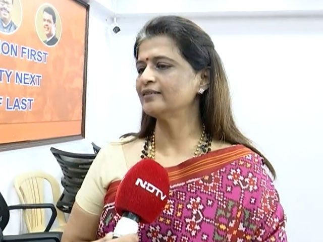 Congress Veteran's Daughter-In-Law Archana Patil Joins BJP In Maharashtra