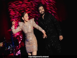 Rakul Preet Singh And Jackky Bhagnani's One Month Anniversary Wish Is Filled Love And Party Glam Rakul Preet Singh And Jackky Bhagnani's One Month Anniversary Wish Is Filled Love And Party Glam