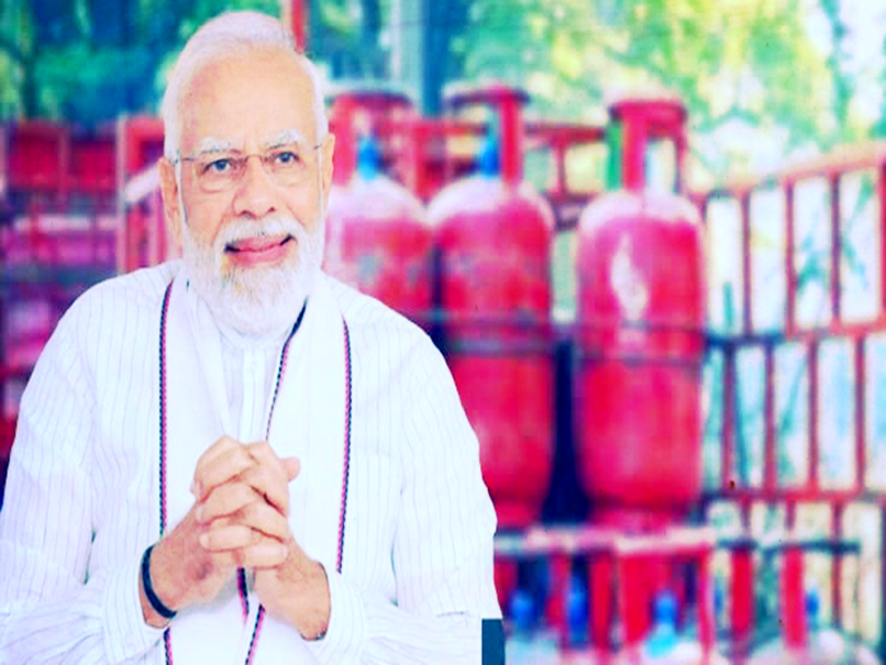 महिला दिवस पर प्रधानमंत्री नरेंद्र मोदी ने दी बड़ी सौगात, सरकार ने एलपीजी सिलेंडर के दाम 100 रुपये कम किए