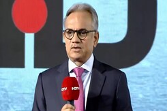 NDTV डिफेंस समिट का रक्षा मंत्री राजनाथ सिंह ने दीप जलाकर किया शुभारंभ NDTV डिफेंस समिट का रक्षा मंत्री राजनाथ सिंह ने दीप जलाकर किया शुभारंभ