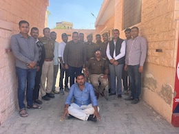 घर में छिपा रखी थी 4 करोड़ की हेरोइन, पुलिस ने घेराबंदी कर 25 हजार के इनामी बदमाश को किया गिरफ्तार घर में छिपा रखी थी 4 करोड़ की हेरोइन, पुलिस ने घेराबंदी कर 25 हजार के इनामी बदमाश को किया गिरफ्तार
