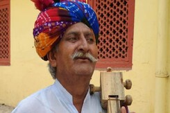 60 सालों से 'पांडुन का कड़ा' गाने वाले गफरुद्दीन मेवाती जोगी को राष्ट्रपति करेंगी सम्मानित 60 सालों से 'पांडुन का कड़ा' गाने वाले गफरुद्दीन मेवाती जोगी को राष्ट्रपति करेंगी सम्मानित
