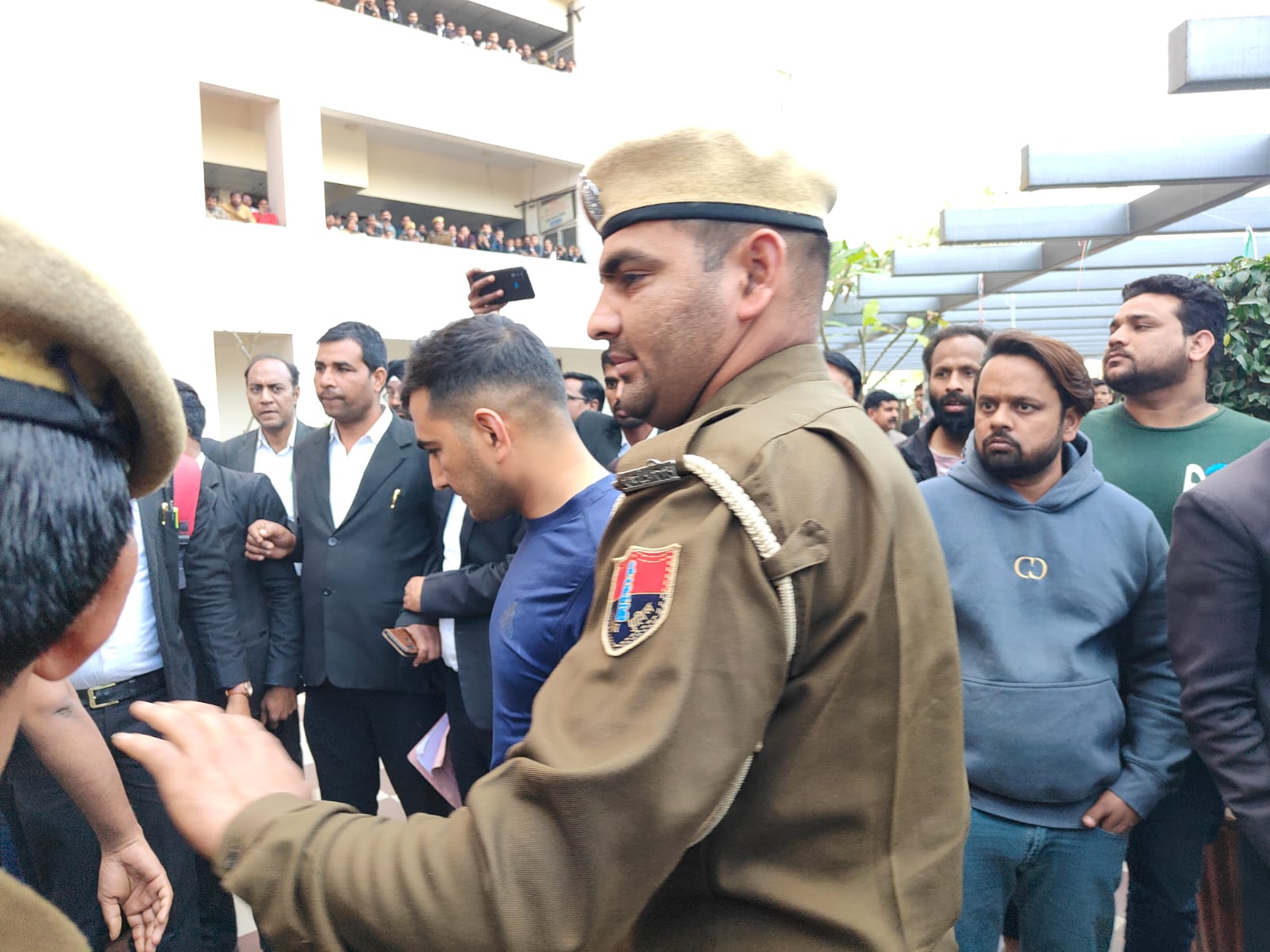 राजस्थान पुलिस SI भर्ती पेपर लीक केस के आरोपियों पर कोर्ट परिसर में हमला, पेशी के दौरान जमकर हंगामा