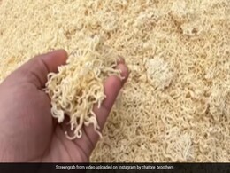 मैगी के साथ धूल का स्वाद मुफ्त... ठेले पर खुले हुए Maggi Noodles बेच रहा था शख्स, Video ने बढ़ाई लोगों की चिंता मैगी के साथ धूल का स्वाद मुफ्त... ठेले पर खुले हुए Maggi Noodles बेच रहा था शख्स, Video ने बढ़ाई लोगों की चिंता