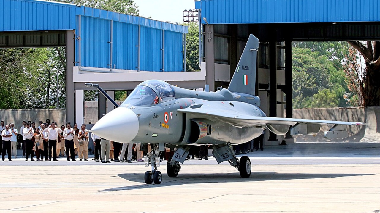 2 साल बाद भी डिलीवर नहीं हुए LCA तेजस Mk1A, रक्षा मंत्रालय लगाएगी HAL पर जुर्माना; जानें- कहां फंस गया पेच?