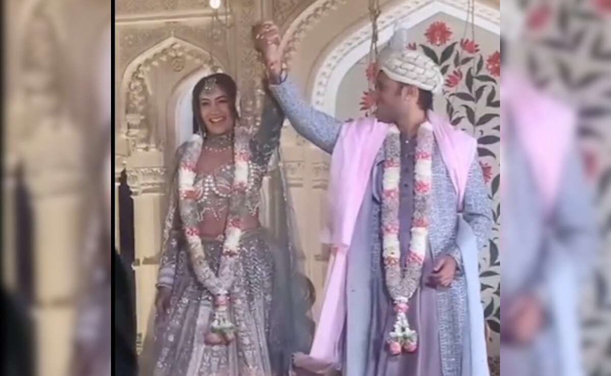 Crazy Viral: <i>Ishqbaaaz</i> Star Surbhi Chandna Marries Longtime Boyfriend Karan Sharma In Jaipur