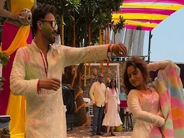 कंधे पर गिलास रख अंकिता लोखंडे के साथ डांस करते दिखे विक्की जैन, वीडियो देख आप भी कहेंगे - कहां छिपा रखा था इतना टैलेंट कंधे पर गिलास रख अंकिता लोखंडे के साथ डांस करते दिखे विक्की जैन, वीडियो देख आप भी कहेंगे - कहां छिपा रखा था इतना टैलेंट