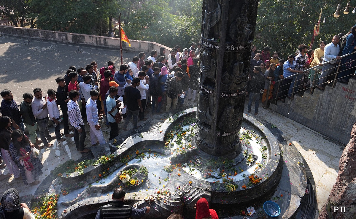 Devotees at the Gufa Wala Mandir on the Mahashivratri festival, at Preet Vihar of East Delhi. Devotees at the Gufa Wala Mandir on the Mahashivratri festival, at Preet Vihar of East Delhi.