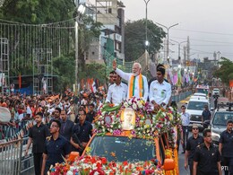 PM Modi Holds Roadshow In Coimbatore, Pays Tributes To 1998 Blasts Victims PM Modi Holds Roadshow In Coimbatore, Pays Tributes To 1998 Blasts Victims