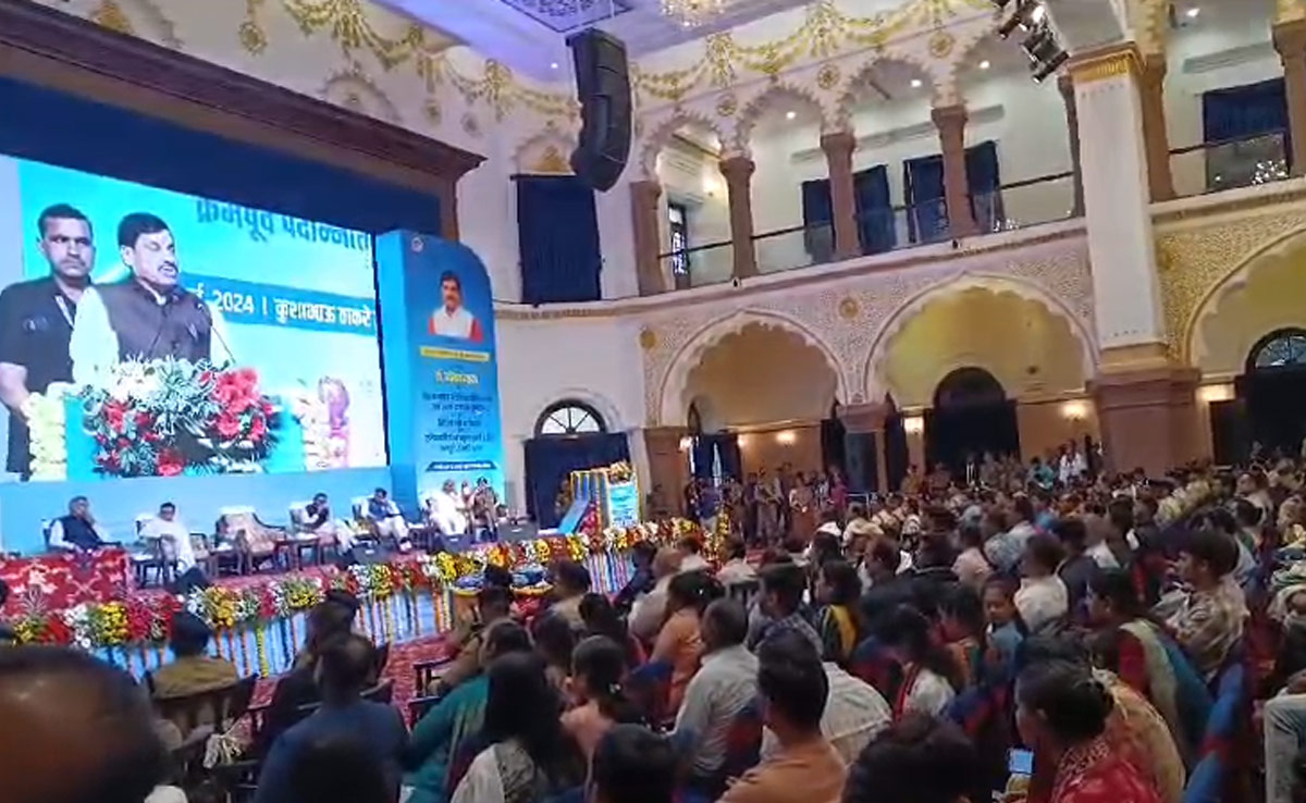 Bhopal: सीएम यादव ने पुलिसकर्मियों दी पदोन्नति, बोले- 'सरकार हमेशा आपके और परिवार के साथ'