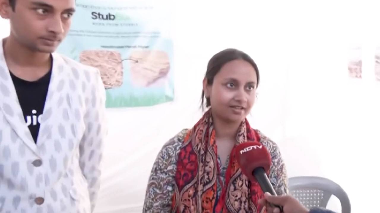 जयपुर मेले में भाई -बहन का जलवा, पराली से बना डाला कागज