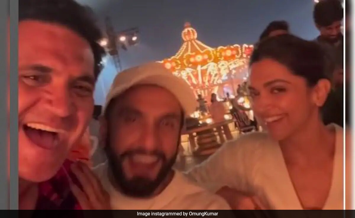 Ranveer Singh And Deepika Padukone Sing Omung Kumar's <i>Ek Minute</i> Title Track
