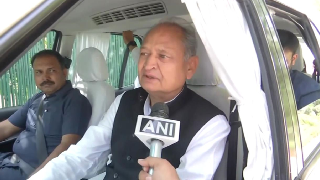 केजरीवाल की गिरफ्तारी पर गहलोत का बीजेपी पर तंज