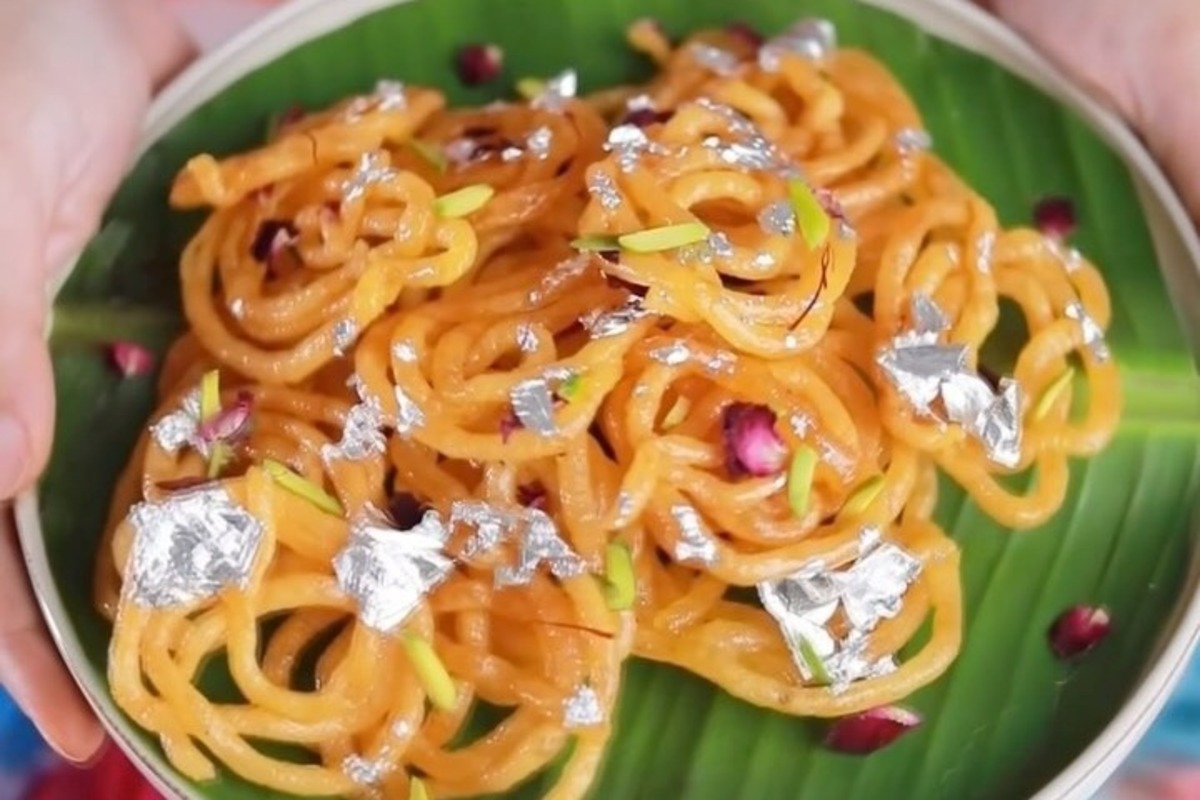 UP Man Goes To Cops For Filing Complaint, Told To Get <i> 'Jalebis'</i> First