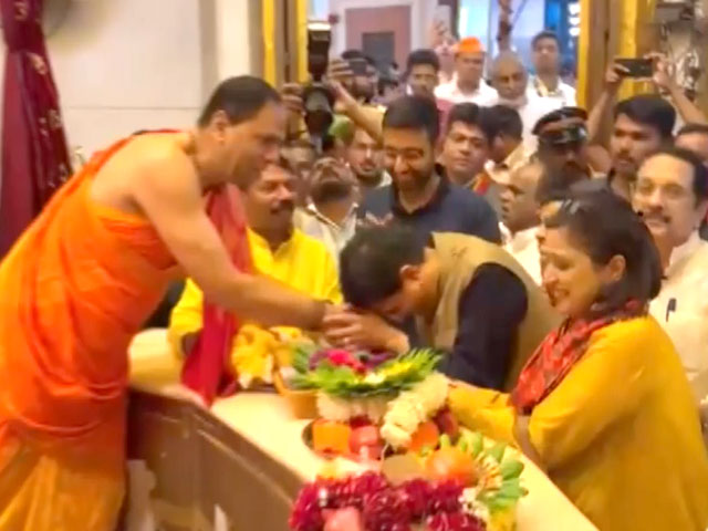 Piyush Goyal Begins Campaign For Poll Debut With Temple Stop, Local Train Ride In Mumbai