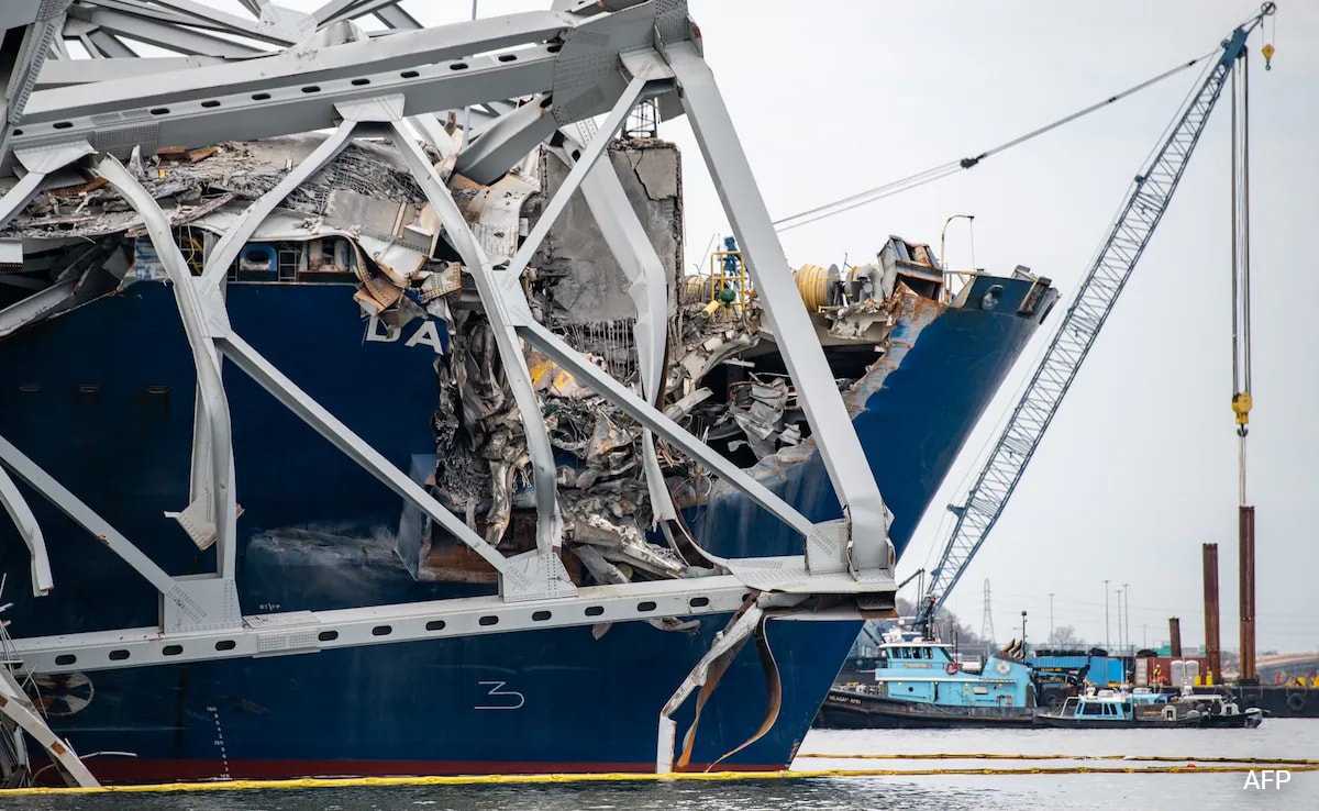 Workers Lift Out 200-Ton Chunk Of Collapsed Baltimore Bridge - Vimarsana News
