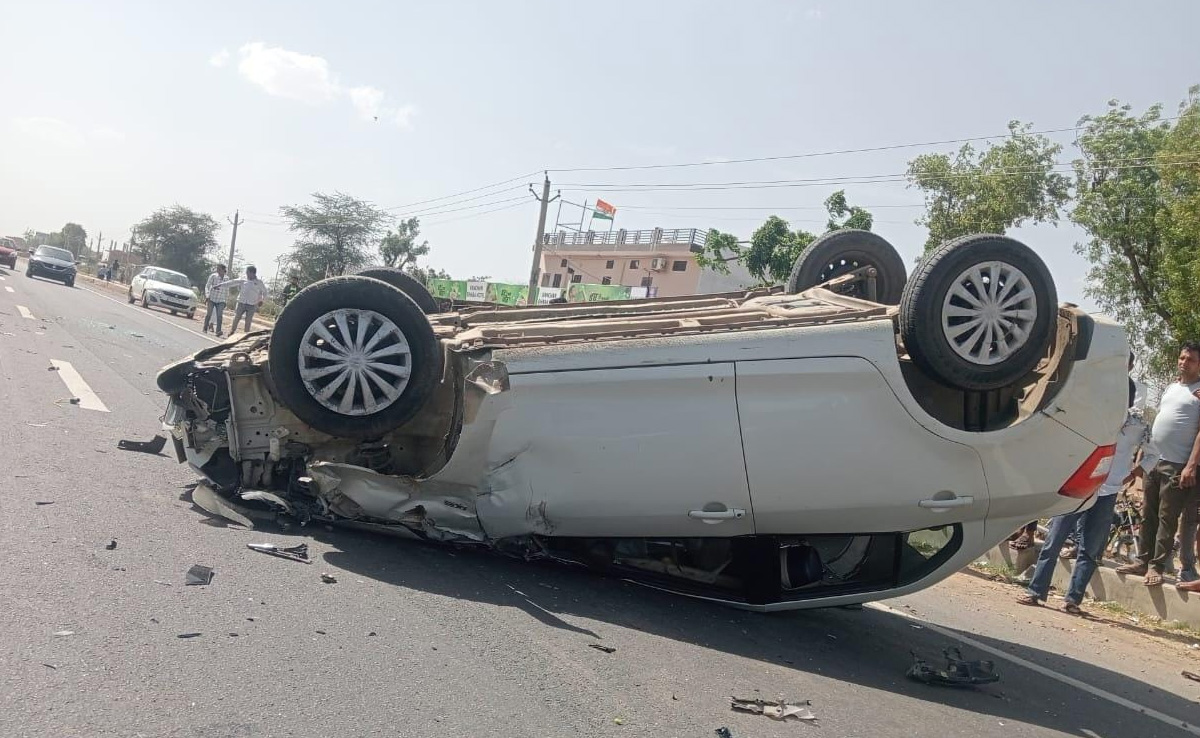 Rajasthan: मेहंदीपुर बालाजी में नेशनल हाईवे- 21 पर पलटी न्यायधीश की कार, पत्नी और बच्चे हुए घायल