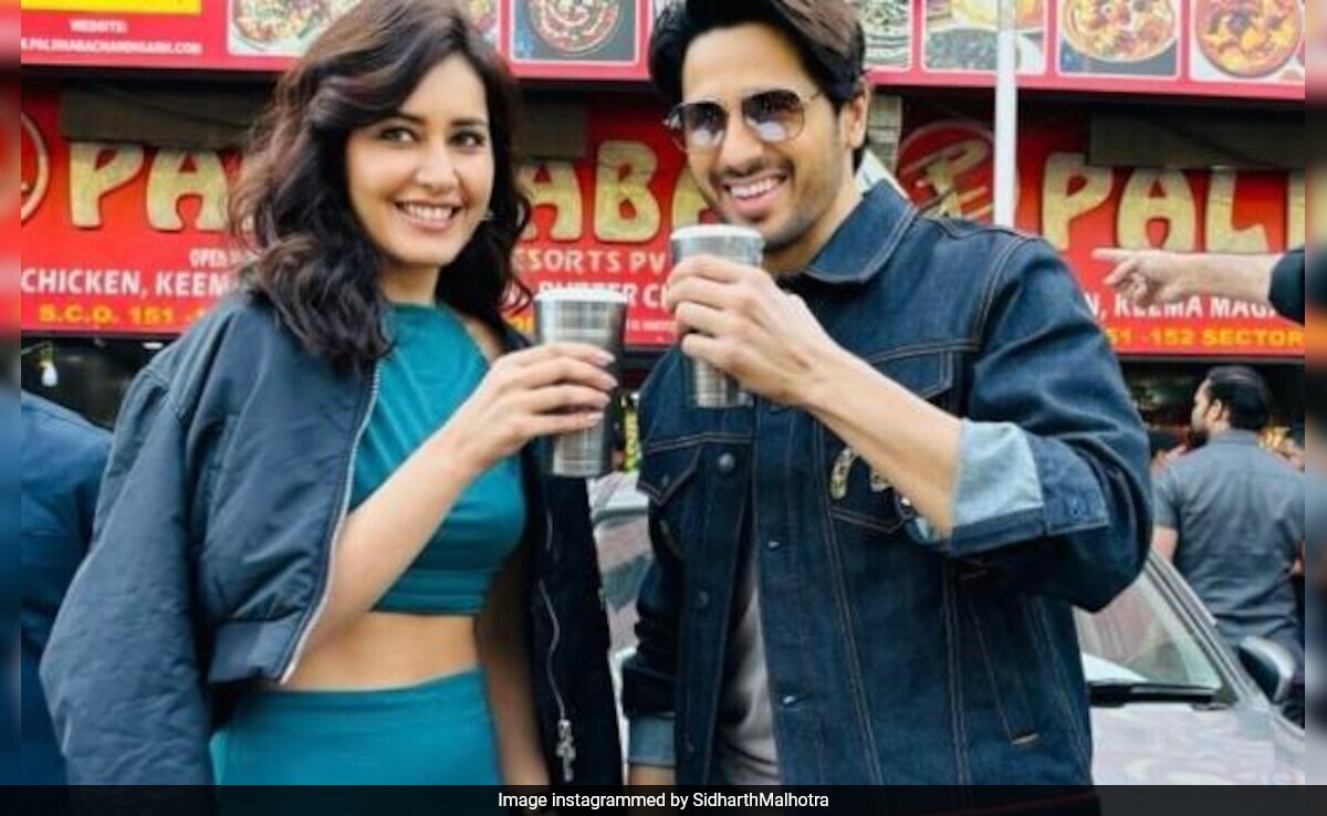 Sidharth Malhotra And Raashii Khanna's <i>Ishq Wala</i> Love With Chandigarh <i>Ki Lassi</i>