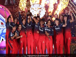 WPL 2024: विराट कोहली ने मंधाना एंड कंपनी को किया वीडियो कॉल, RCB के चैंपियन बनने पर दिया ये रिएक्शन WPL 2024: विराट कोहली ने मंधाना एंड कंपनी को किया वीडियो कॉल, RCB के चैंपियन बनने पर दिया ये रिएक्शन