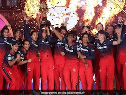 IPL 2024 : मुलींकडून शिका!  RCB च्या महिला टीमपासून पुरुषांनी काय शिकलं पाहिजे? IPL 2024 : मुलींकडून शिका!  RCB च्या महिला टीमपासून पुरुषांनी काय शिकलं पाहिजे?