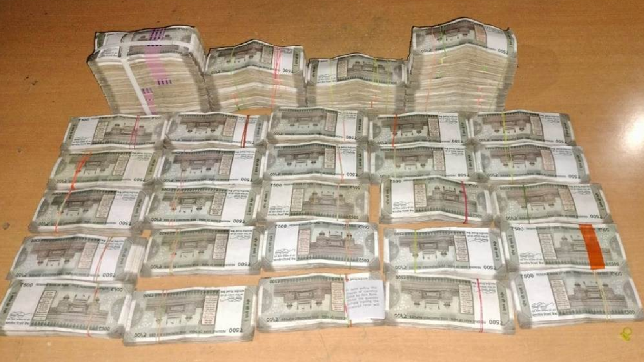 राजनांदगांव : आचार संहिता लगते ही एक्शन में पुलिस, लाखों रुपये बरामद