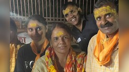 होली पर गिरिराज महाराज की परिक्रमा करने पहुंची सीएम भजनलाल की पत्नी गीता शर्मा, मांगी मिशन 25 की सफलता