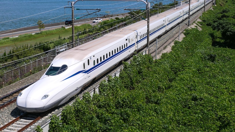 Bullet Train: देशात बुलेट ट्रेन कधी धावणार? सरकारनं दिली मोठी माहिती, वाचा सर्व अपडेट Bullet Train: देशात बुलेट ट्रेन कधी धावणार? सरकारनं दिली मोठी माहिती, वाचा सर्व अपडेट
