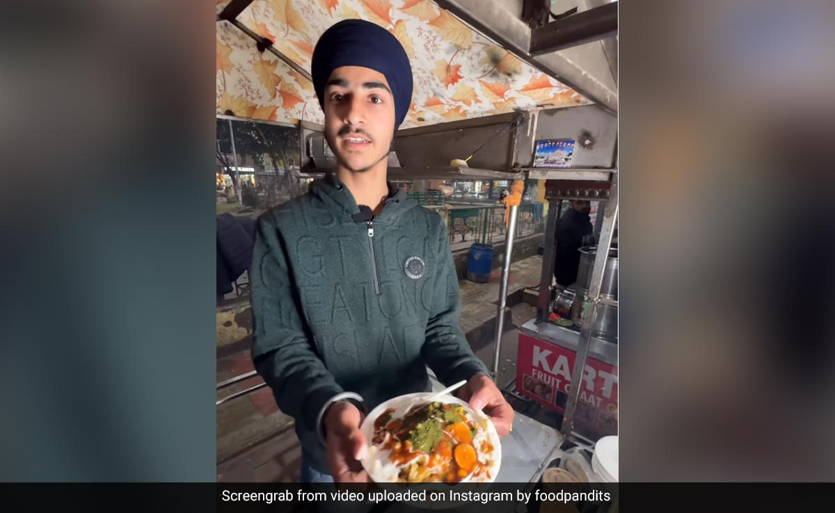 चाट बेचकर अपने परिवार का खर्च चलाता है ये छात्र, Video देख पसीज उठेगा दिल, लोगों ने बढ़ाया मदद का हाथ