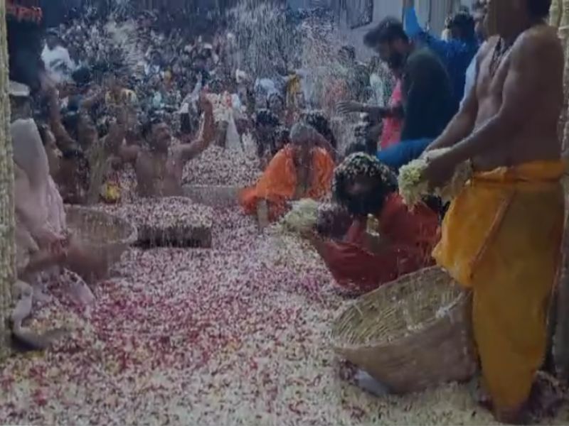 Holi in Mahakal: बाबा महाकाल के दरबार में दिखा होली का मनमोहक नजारा, 51 क्विंटल फूलों से खेली गई होली