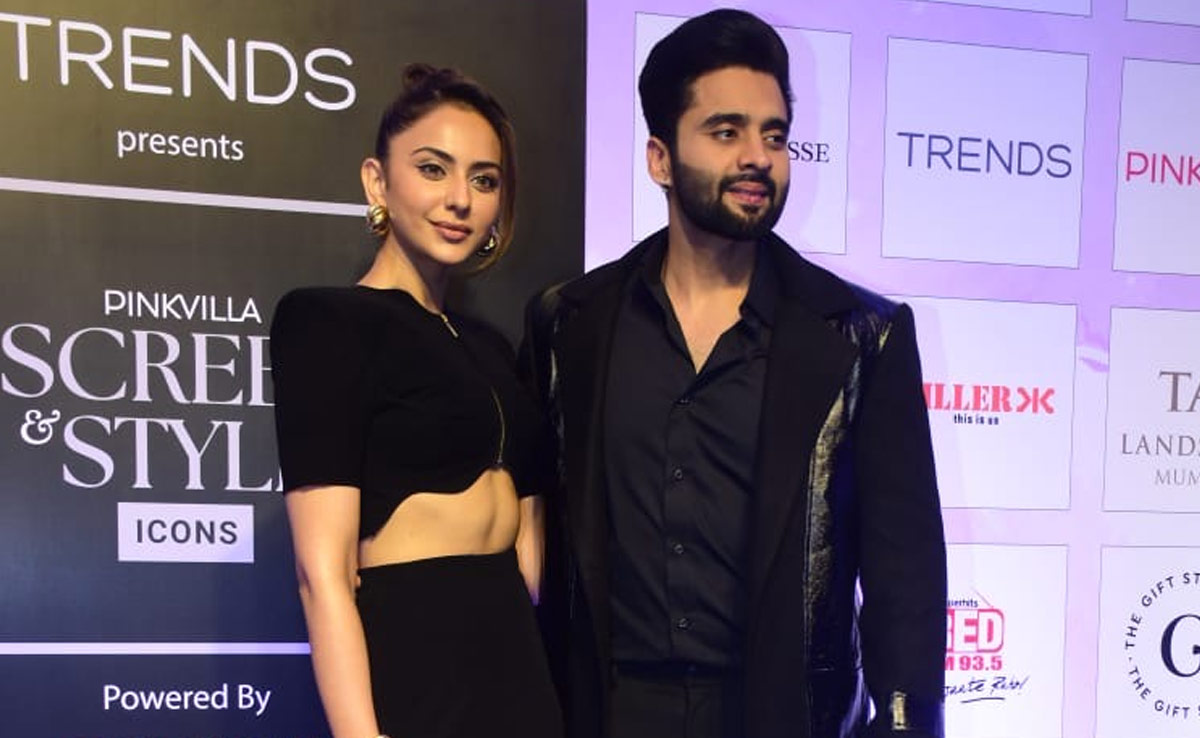 Twinning In Black, Rakul Preet Singh And Jackky Bhagnani Set New Couple Style Goals As They Bag The Most Stylish Couple Award