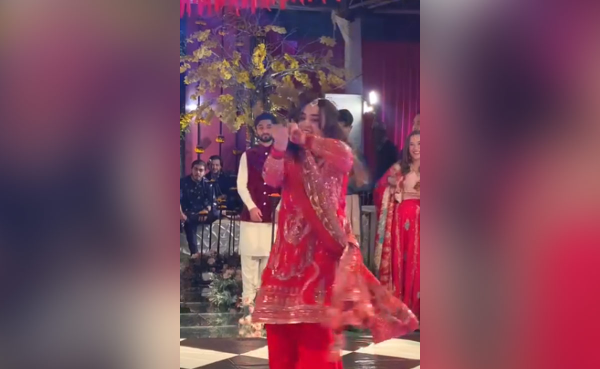शादी में अपनी फिल्म के गाने पर झूम कर नाची पाकिस्तान की आलिया,  वीडियो देख फैंस बोले- इस टैलेंट का तो पता ही नहीं था