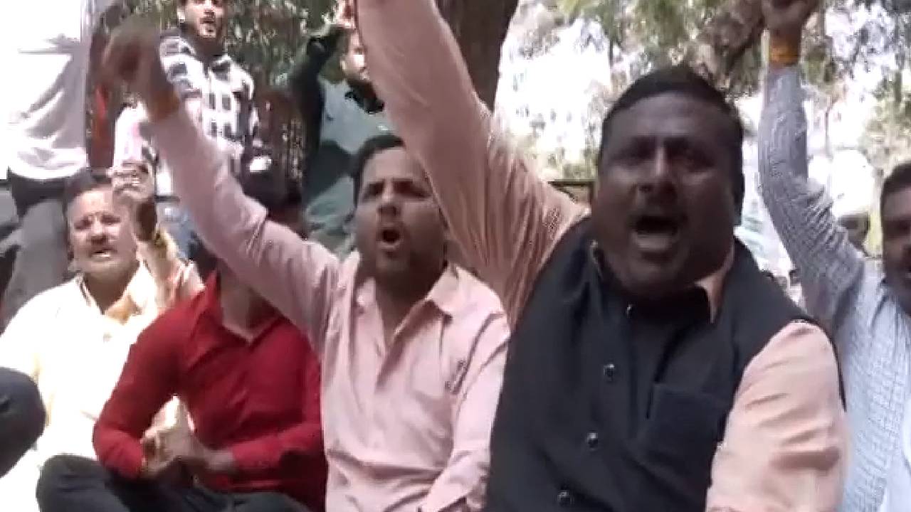 राजस्थान में नई भर्ती के विरोध में सफाई कर्मचारियों का हल्ला बोल