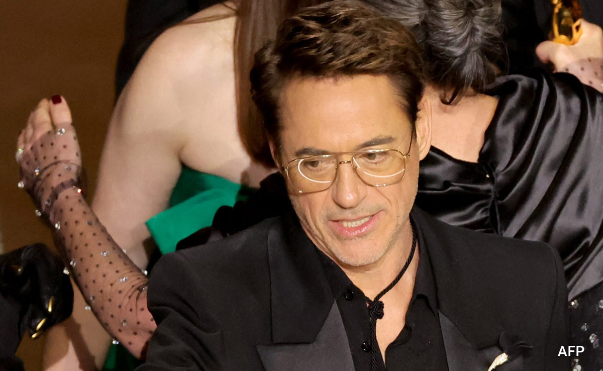Oscars 2024: Robert Downey's Winning Speech Was "Genius," Per Kareena Kapoor