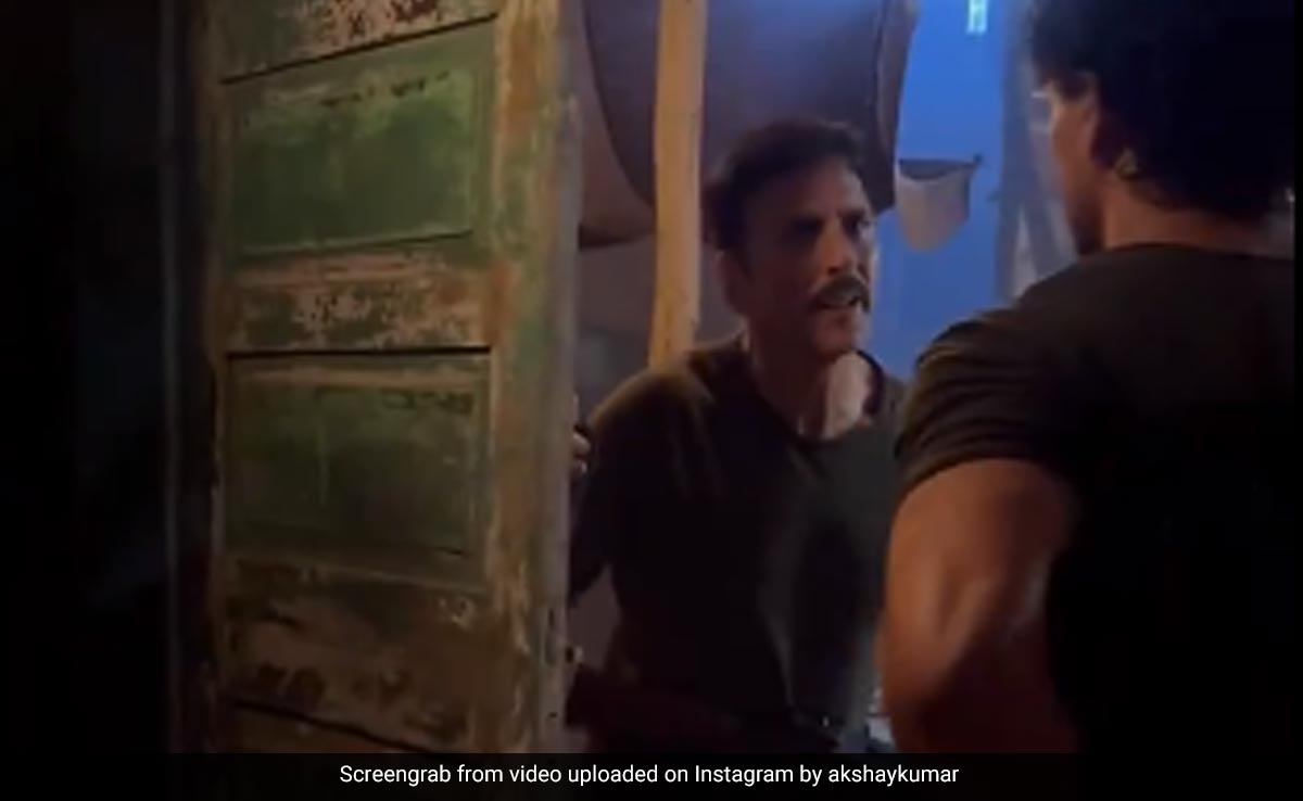 BRB, Still Laughing At Akshay Kumar's LOL Birthday Wish For <i>Bade Miyan Chote Miyan</i> Co-Star Tiger Shroff