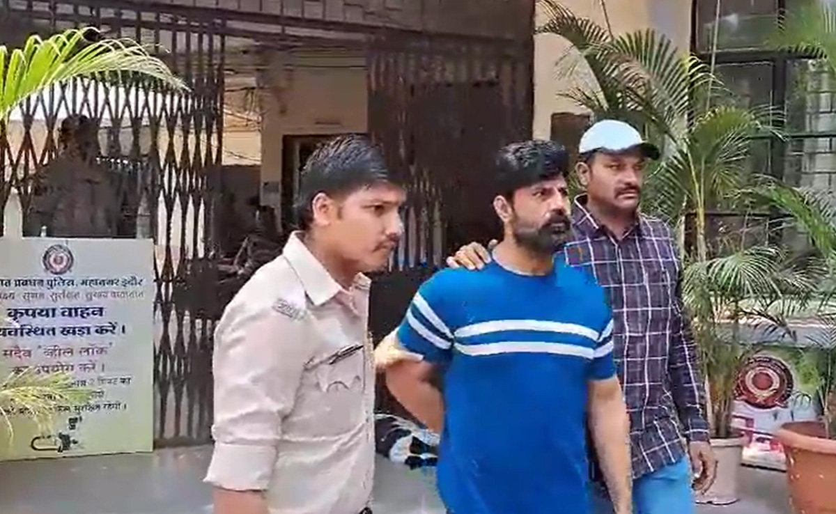 Indore फिर हुआ शर्मसार! नशे में मकान मालिक और उसके बेटे ने नाबालिग छात्रा को दोस्त के साथ निर्वस्त्र कर नचाया