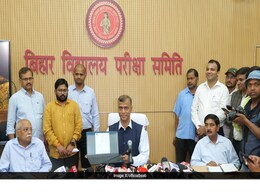 बिहार 12वीं की परीक्षा में लड़कियों ने बाजी मारी, 88.84% छात्राएं हुई उत्तीर्ण बिहार 12वीं की परीक्षा में लड़कियों ने बाजी मारी, 88.84% छात्राएं हुई उत्तीर्ण