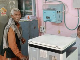 साहब! बहू ससुराल आने को तैयार नहीं, अब तो PM आवास दे दो- बुजुर्ग फूलसिंह ने सुनाई अपनी तकलीफ  साहब! बहू ससुराल आने को तैयार नहीं, अब तो PM आवास दे दो- बुजुर्ग फूलसिंह ने सुनाई अपनी तकलीफ