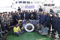 6 Pak Nationals Arrested Off Gujarat Coast Over Rs 480 Crore Drug Bust 6 Pak Nationals Arrested Off Gujarat Coast Over Rs 480 Crore Drug Bust
