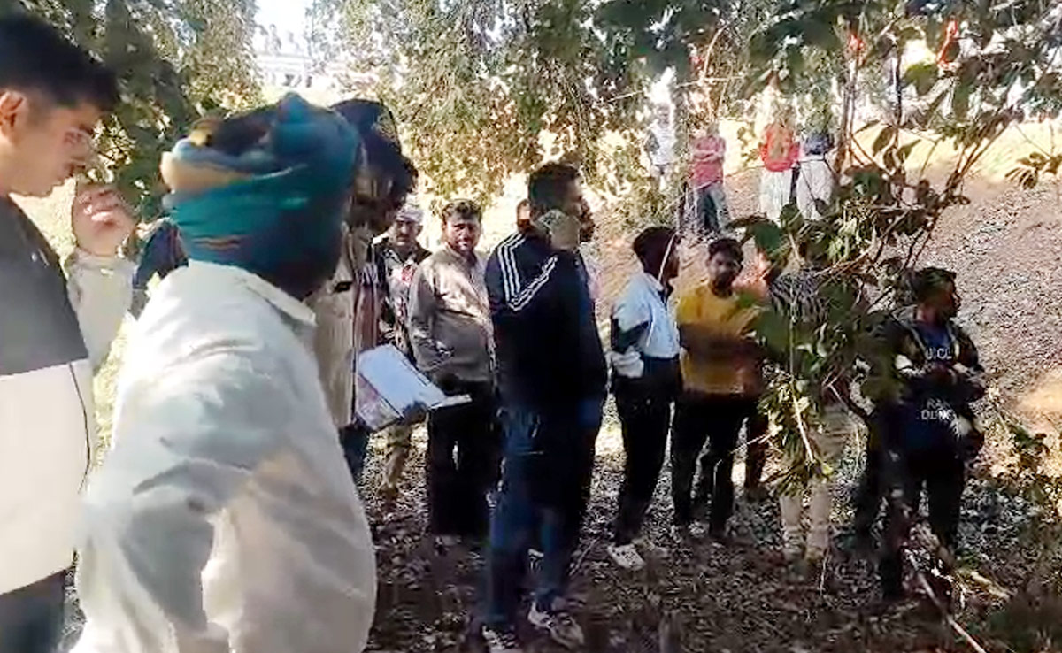 Dhar: दोस्त की मौत से आहत होकर युवक ने लगाई फांसी, आत्महत्या से पहले वीडियो बनाकर बताई वजह