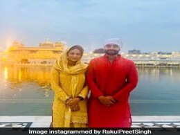 Newlyweds Rakul Preet Singh And Jackky Bhagnani Visit Golden Temple: "Blessed" Newlyweds Rakul Preet Singh And Jackky Bhagnani Visit Golden Temple: "Blessed"