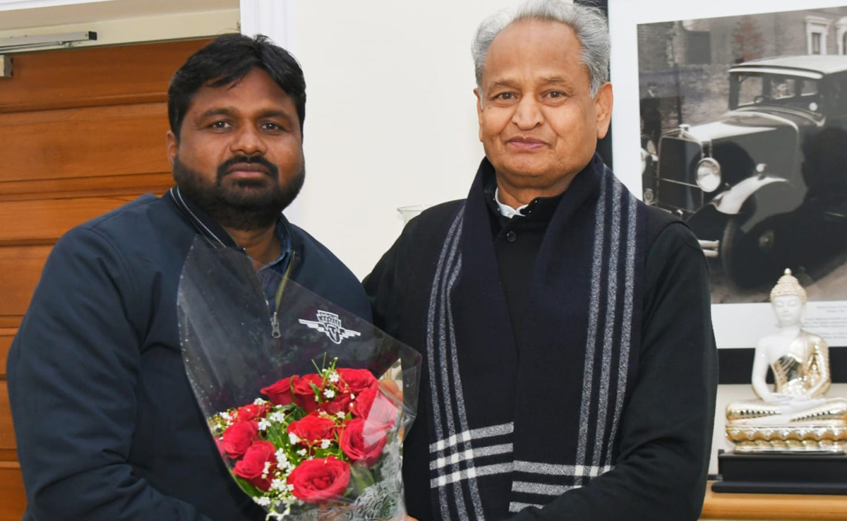 Rajasthan Politics: 'अशोक गहलोत को समर्थन देने के बदले इस विधायक ने लिए थे 25 करोड़', कांग्रेस MLA घोगरा के बयान से मची खलबली