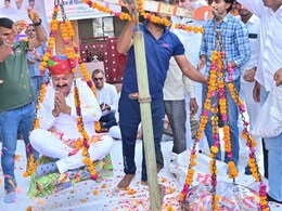 लोकसभा चुनावः कांग्रेस प्रत्याशी को सिक्कों से तौला, नेता बोले- आप सबके साथ से रचेंगे नया इतिहास लोकसभा चुनावः कांग्रेस प्रत्याशी को सिक्कों से तौला, नेता बोले- आप सबके साथ से रचेंगे नया इतिहास